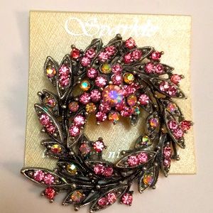 Wreath Shape pink rhinestone brooch